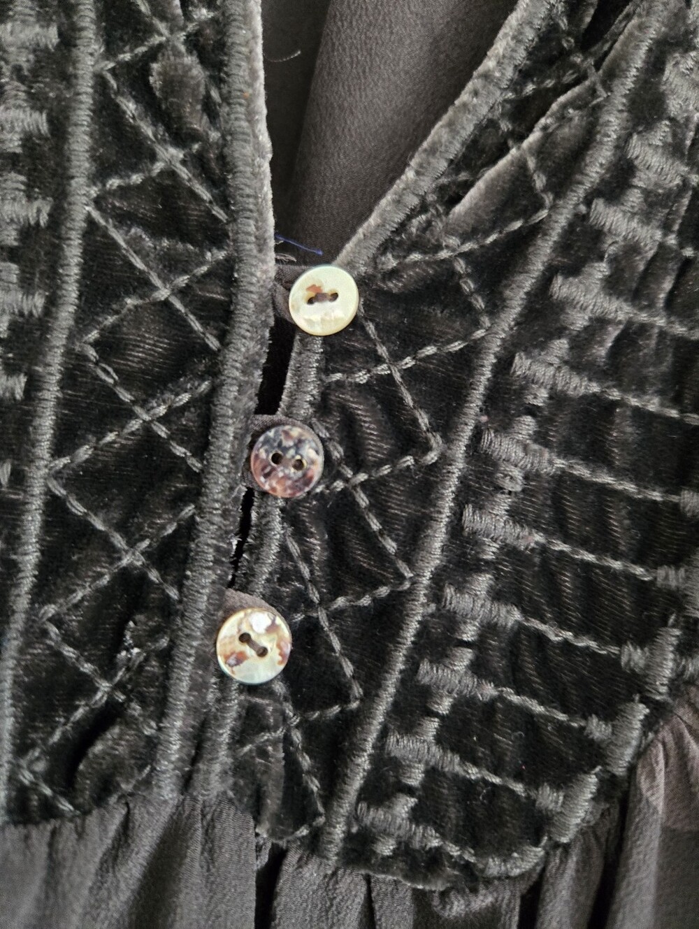 Johnny Was Black and Gray Rayon Velvet Camo Embroidered Gold Threaded Tunic XL - Picture 7 of 10